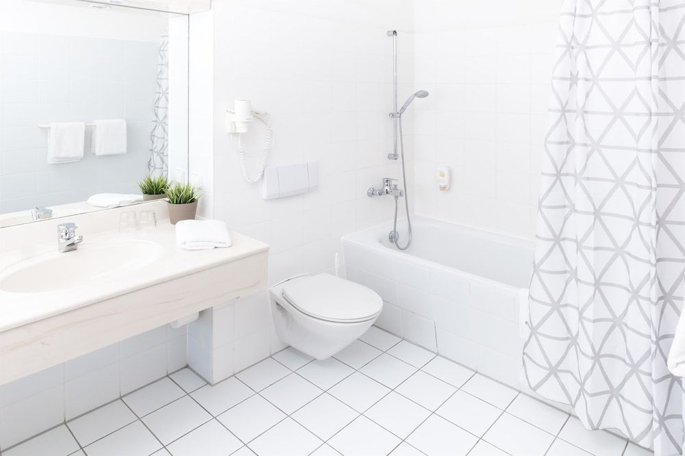 Hotel Leipzig City Nord by Campanile Standard Room, 2 Twin Beds 6