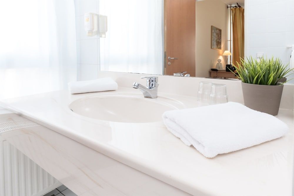 Hotel Leipzig City Nord by Campanile Standard Room, 2 Twin Beds 5