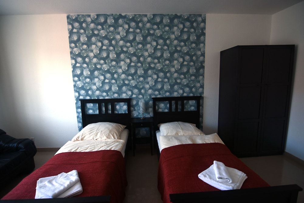 Room, Kitchen (6 pax)