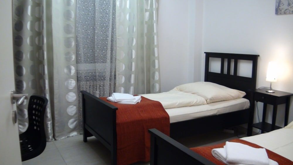 Room, Kitchen (6 pax)