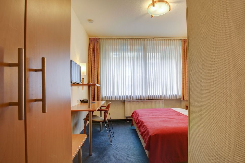 Trip Inn Hotel Conti Double or Twin Room 4