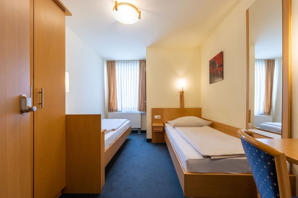 Trip Inn Hotel Conti Double or Twin Room 10
