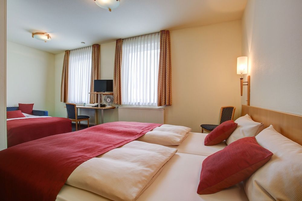 Trip Inn Hotel Conti Double or Twin Room 8