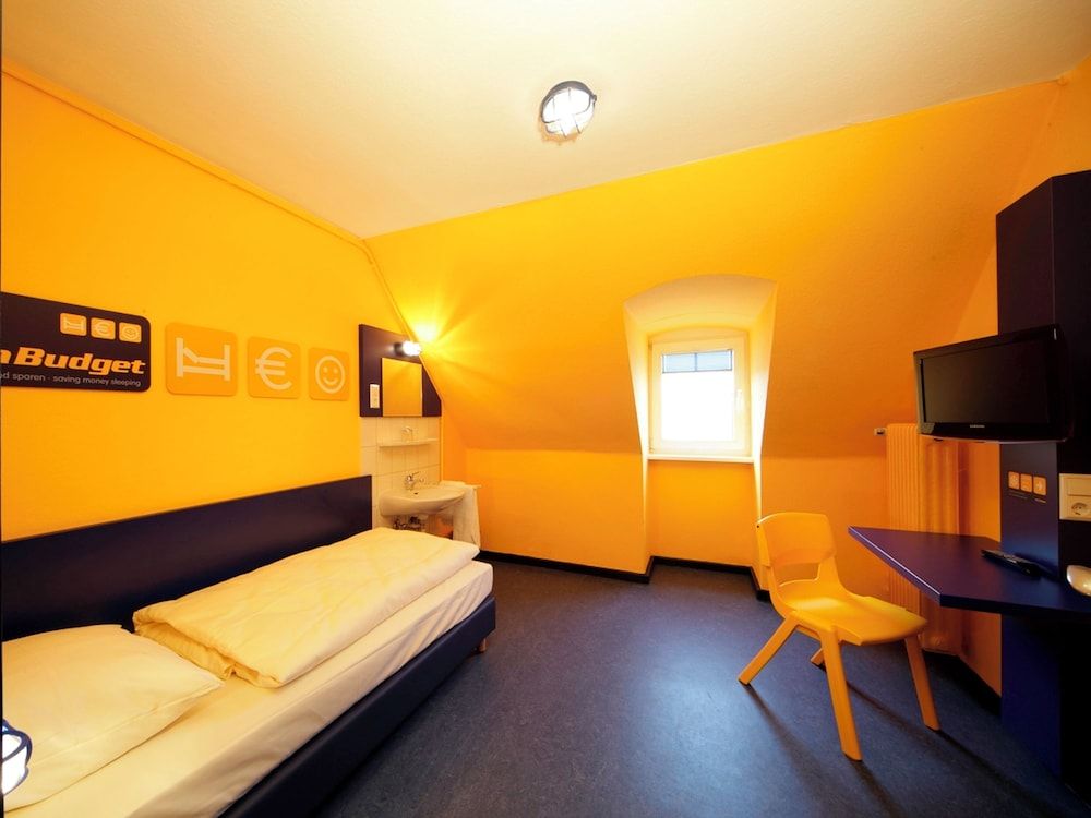 Single Room, Shared Bathroom