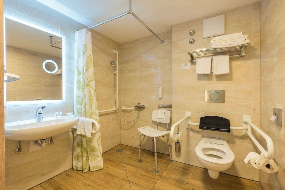 Best Western Plus Hotel Fuessen Standard Room, 2 Twin Beds, Accessible (with Two Single SofaBeds) 4