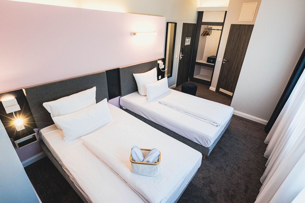 Mountainpark Kassel Twin Room 4