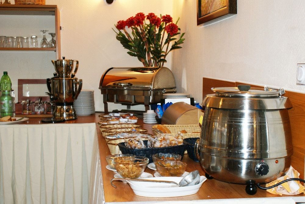 undefined Bahn Hotel 9