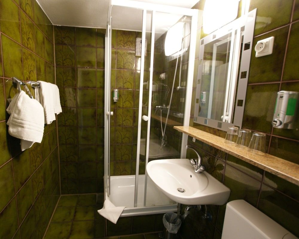 undefined Bahn Hotel 10