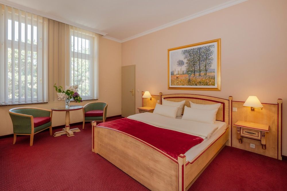 Double Room (lakefront/ promenade)