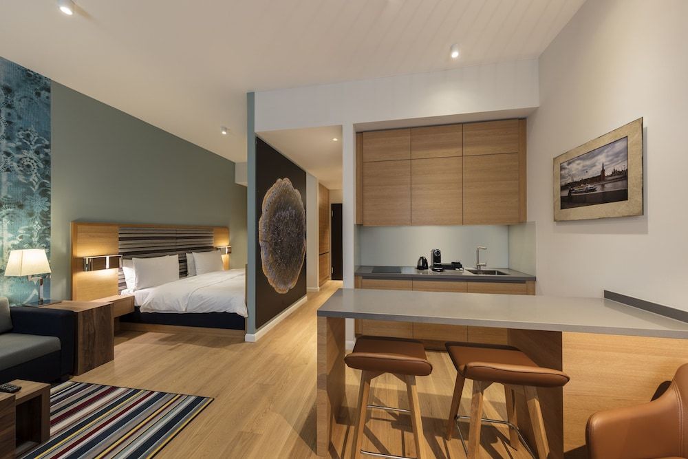 Executive Suite, Balcony