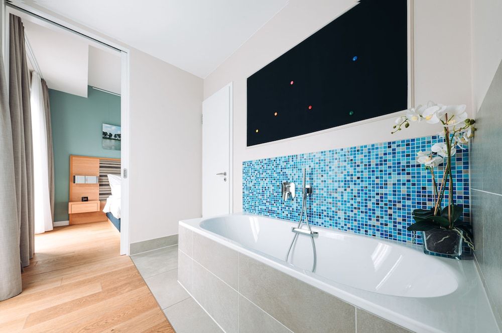 Suite, Terrace (Art)