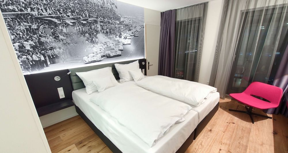 V8 Hotel Motorworld Region Stuttgart, BW Premier Collection Design Room, 1 Double Bed (Quiet Location) 4