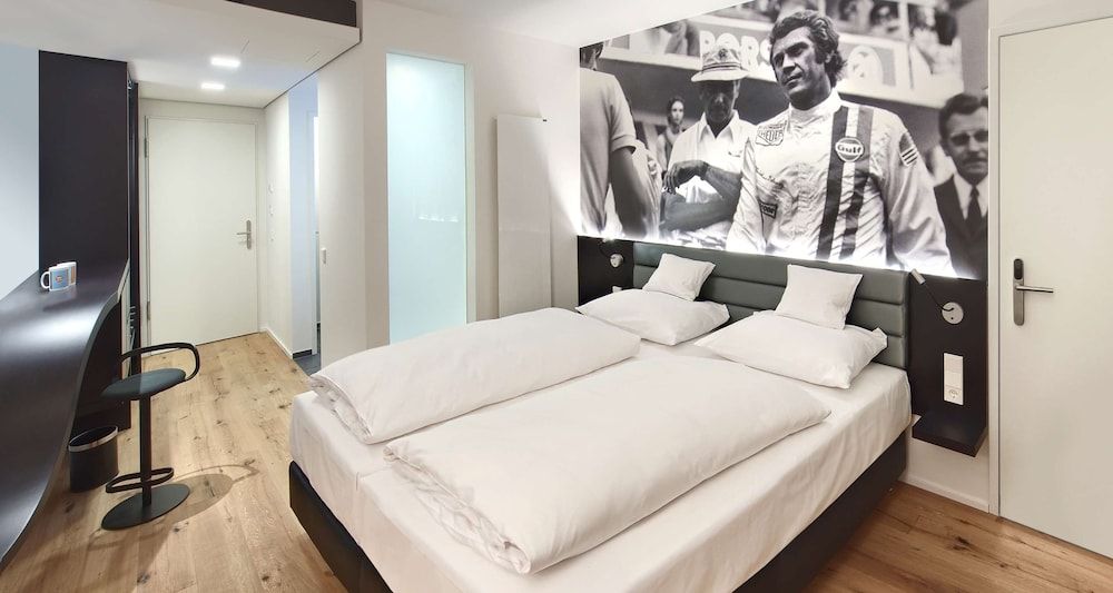 V8 Hotel Motorworld Region Stuttgart, BW Premier Collection Design Room, 1 Double Bed (Quiet Location) 3
