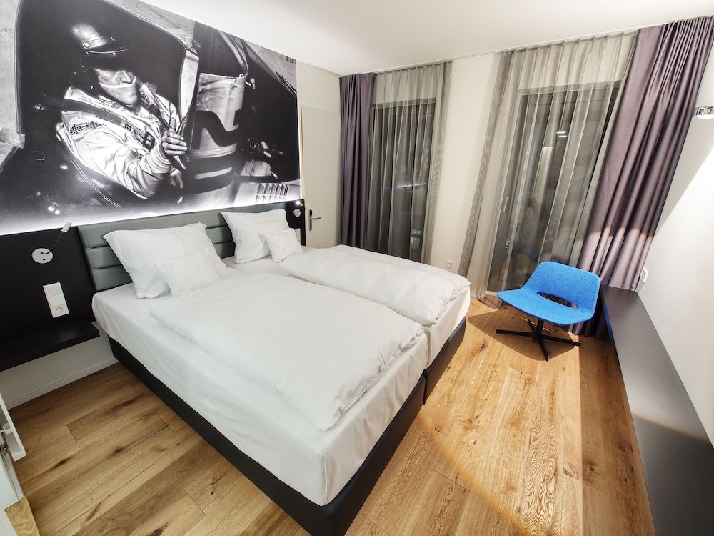 V8 Hotel Motorworld Region Stuttgart, BW Premier Collection Family room with 2 double rooms with connecting door