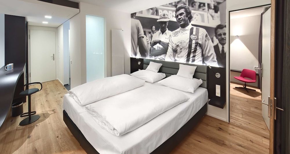 V8 Hotel Motorworld Region Stuttgart, BW Premier Collection Family room with 2 double rooms with connecting door 2