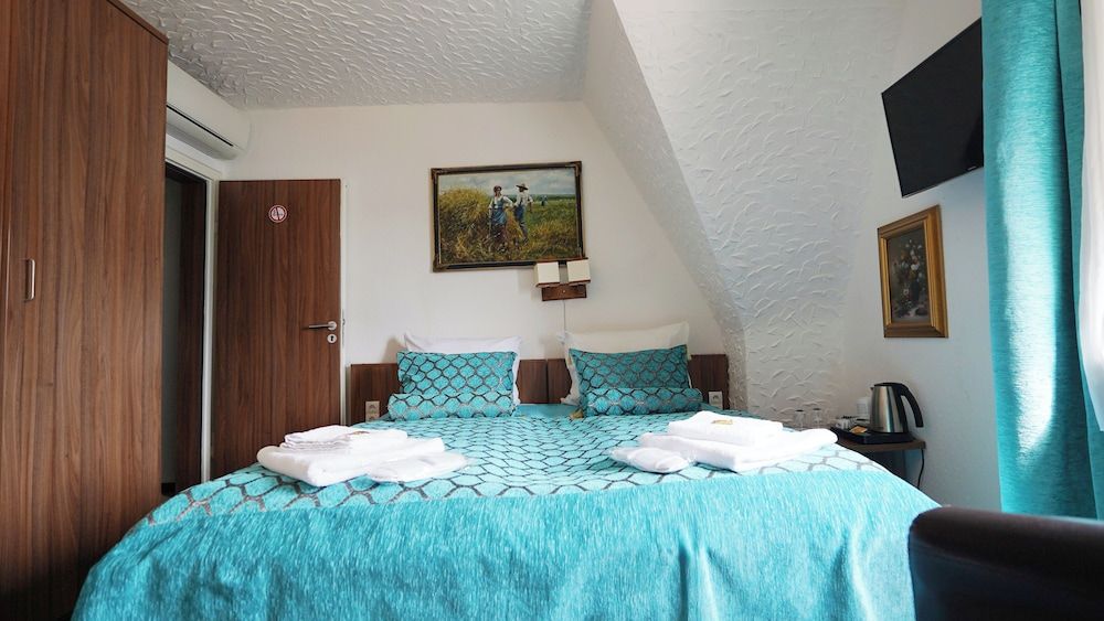 Löwenbräu Köln Hotel & Restaurant Standard Double Room 10