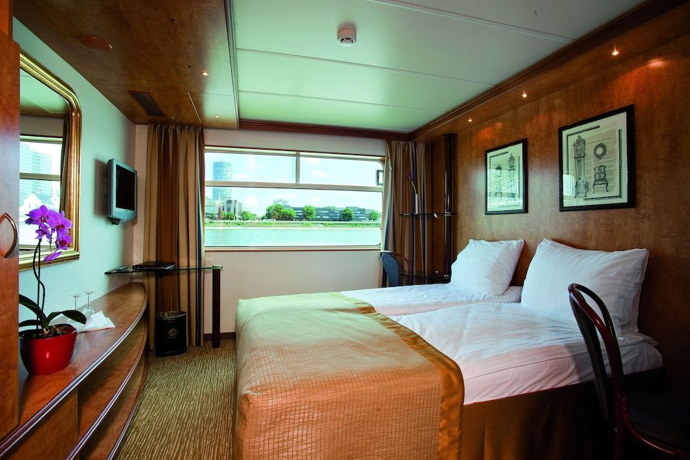 undefined Crossgates Hotelship Nizzaufer - Frankfurt