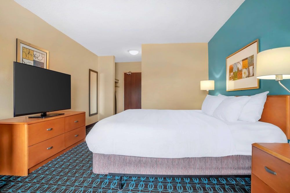 Standard Room, 1 King Bed, Non Smoking