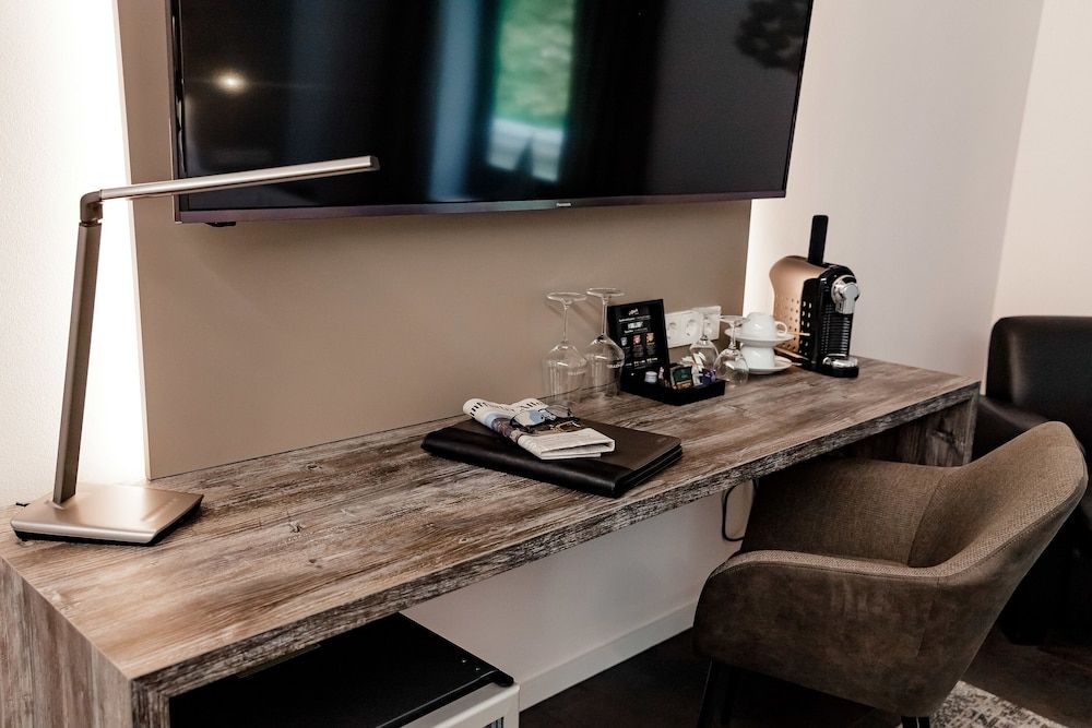 Seehotel am Tankumsee Superior Suite, 1 Bedroom, Park View 5