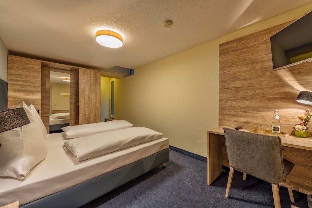 undefined Windsor Hotel 8