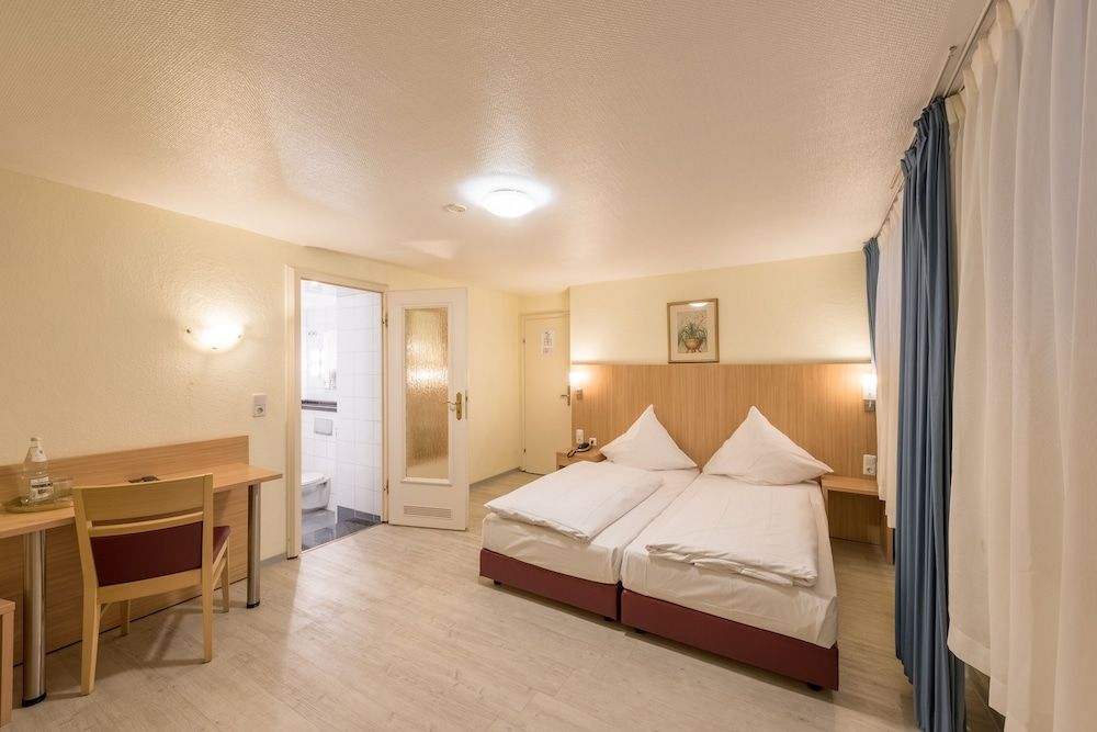 undefined Windsor Hotel 9