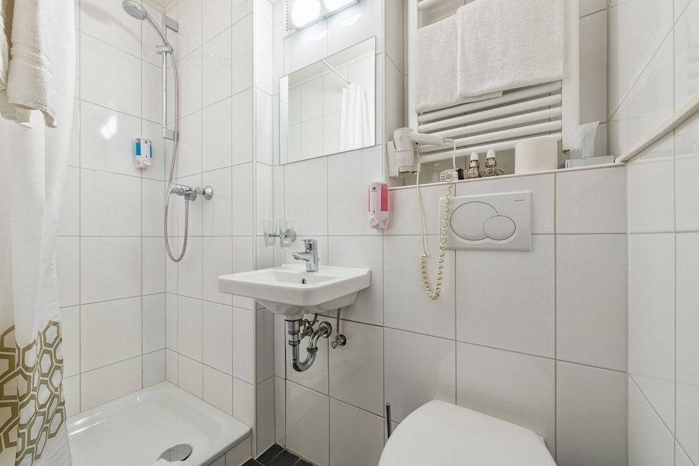 Windsor Hotel Double Room 5