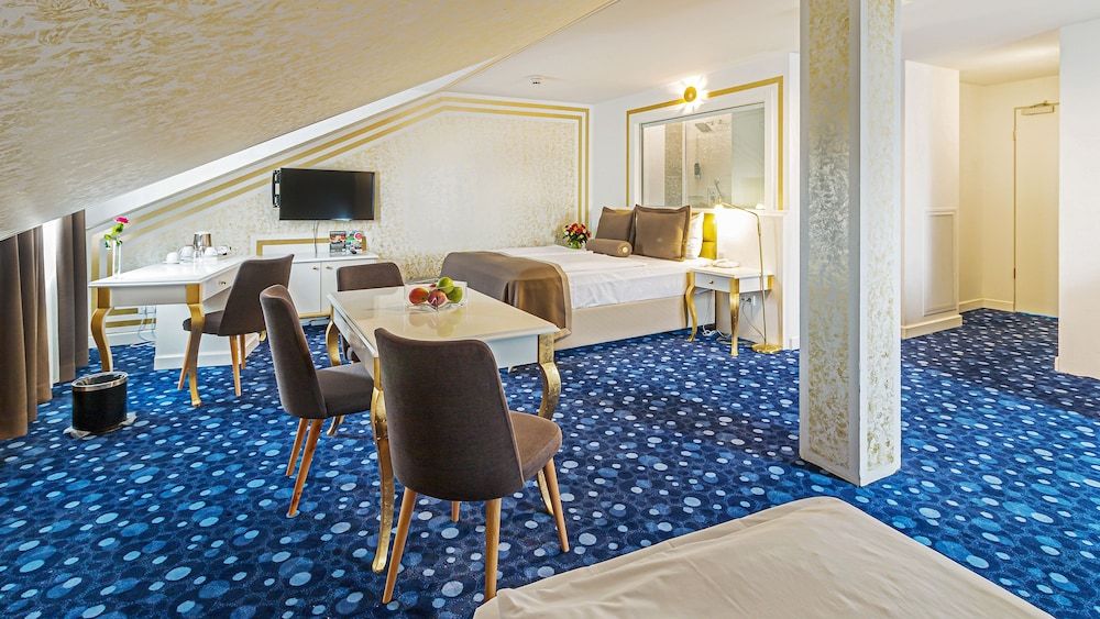 undefined Hotel Bayer's 2