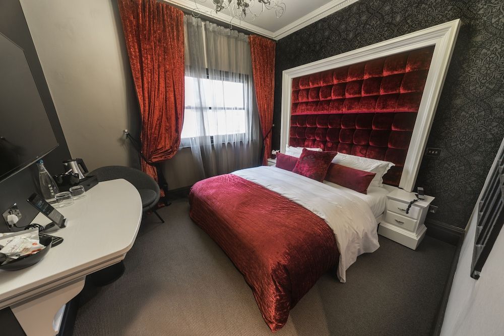The Exhibitionist Hotel Deluxe Double Room, 1 Queen Bed 5