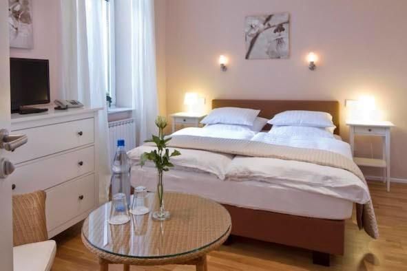 Buchholz Downtown Hotel Standard Double Room 3