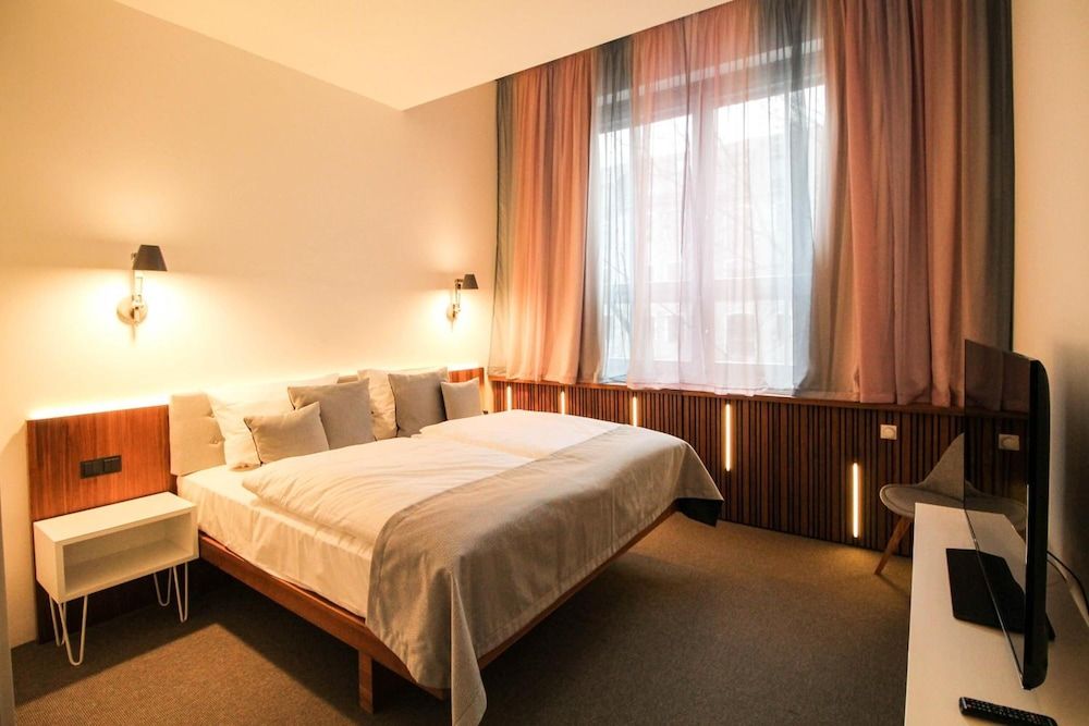 H24 Berlin Lichtenberg Double Room 6