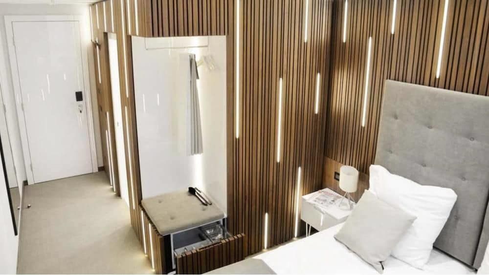 H24 Berlin Lichtenberg Double Room 8