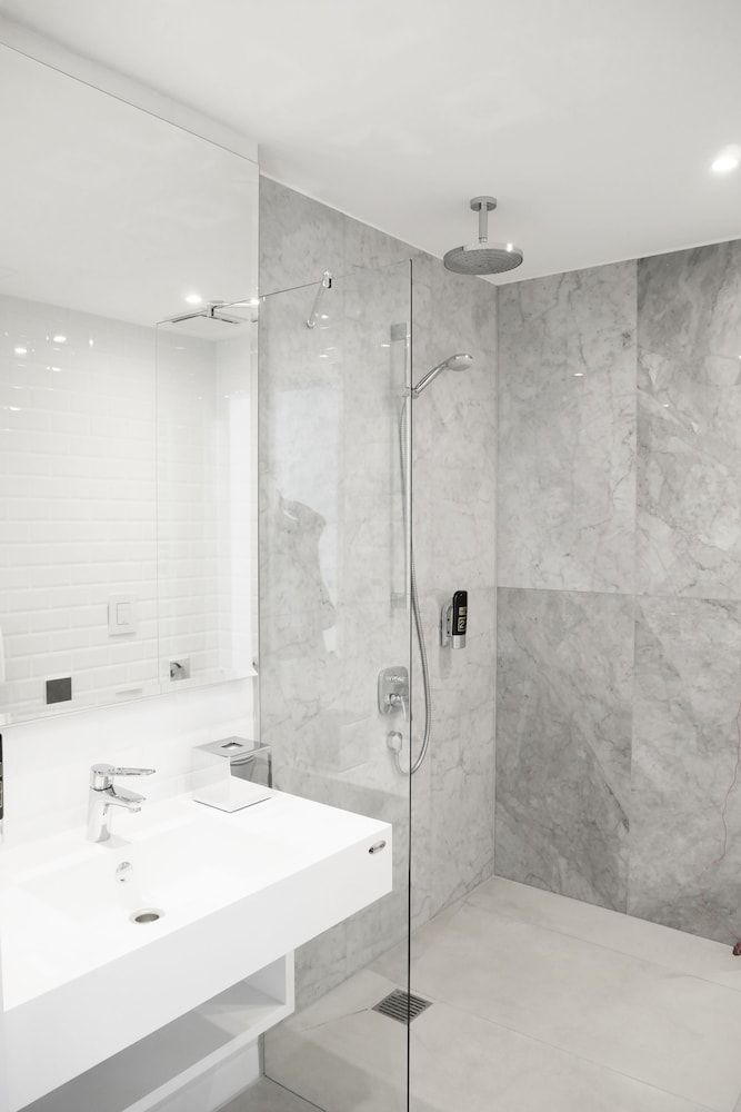 H24 Berlin Lichtenberg Double Room 6