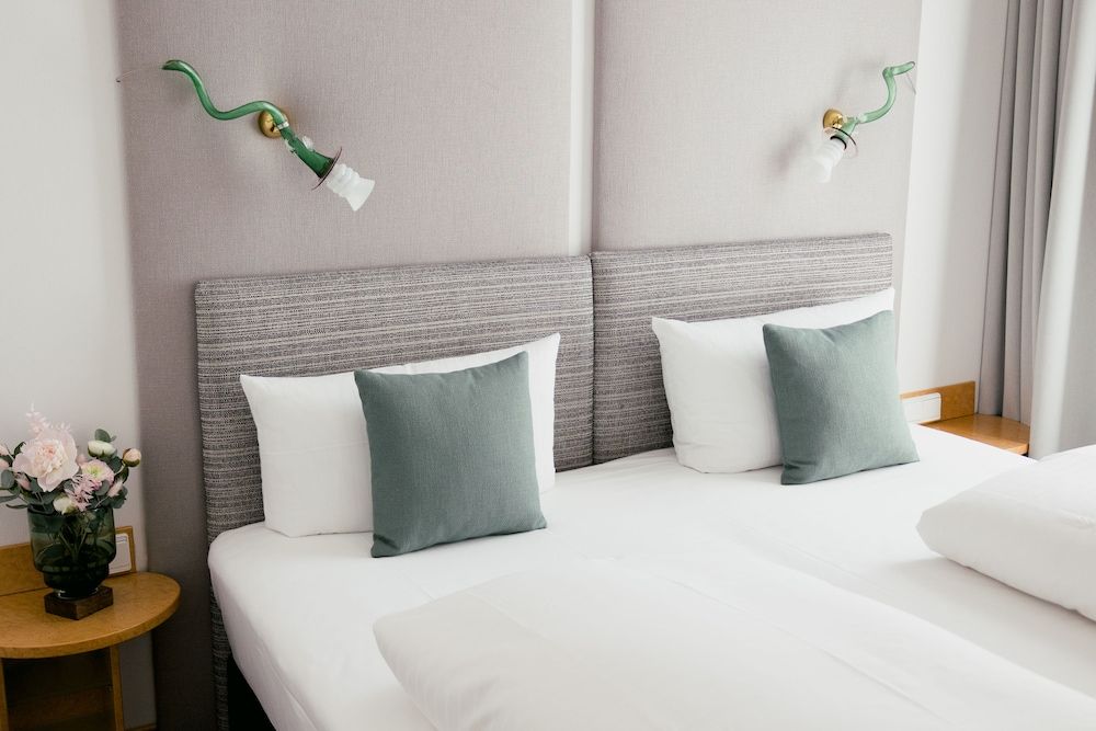 Dom Hotel Limburg Deluxe Double Room 3