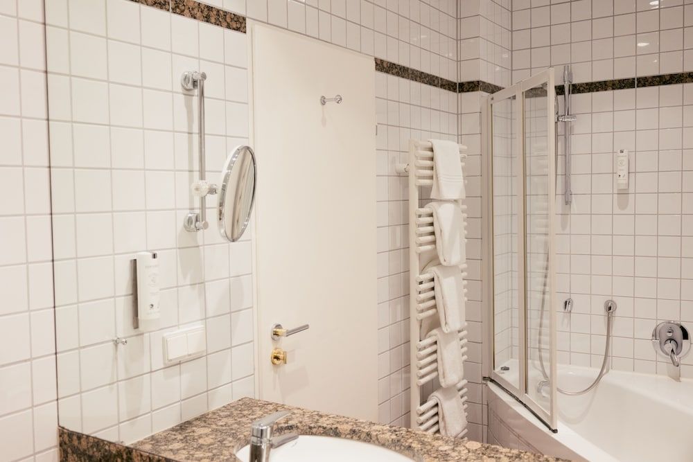 Dom Hotel Limburg Deluxe Double Room 6