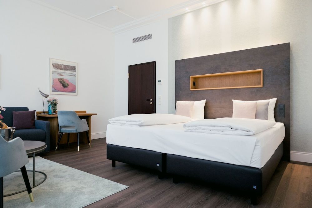 Dom Hotel Limburg Deluxe Double Room 2