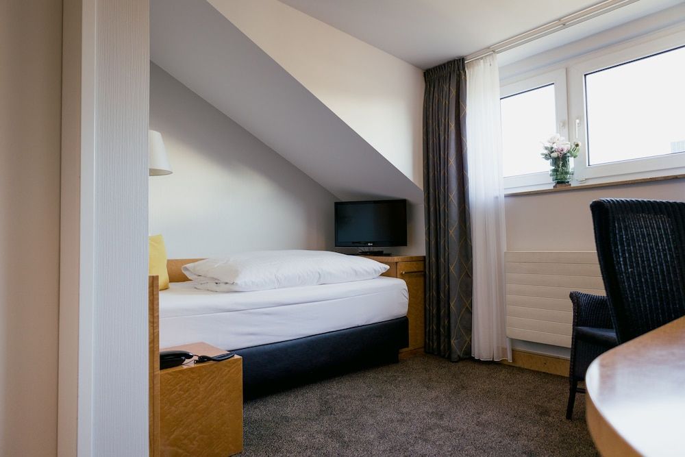 Dom Hotel Limburg Standard Single Room 3