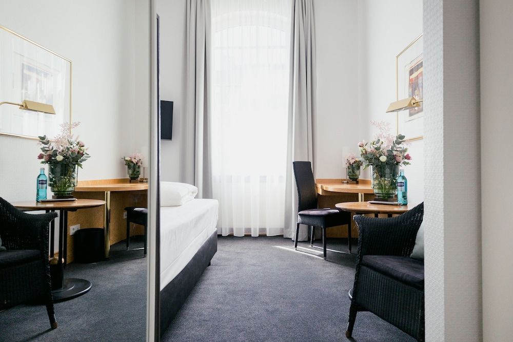 Dom Hotel Limburg Standard Single Room 9