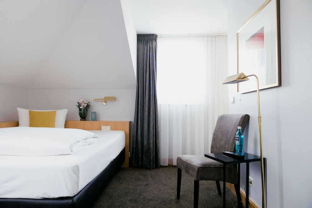 Dom Hotel Limburg Standard Single Room 4