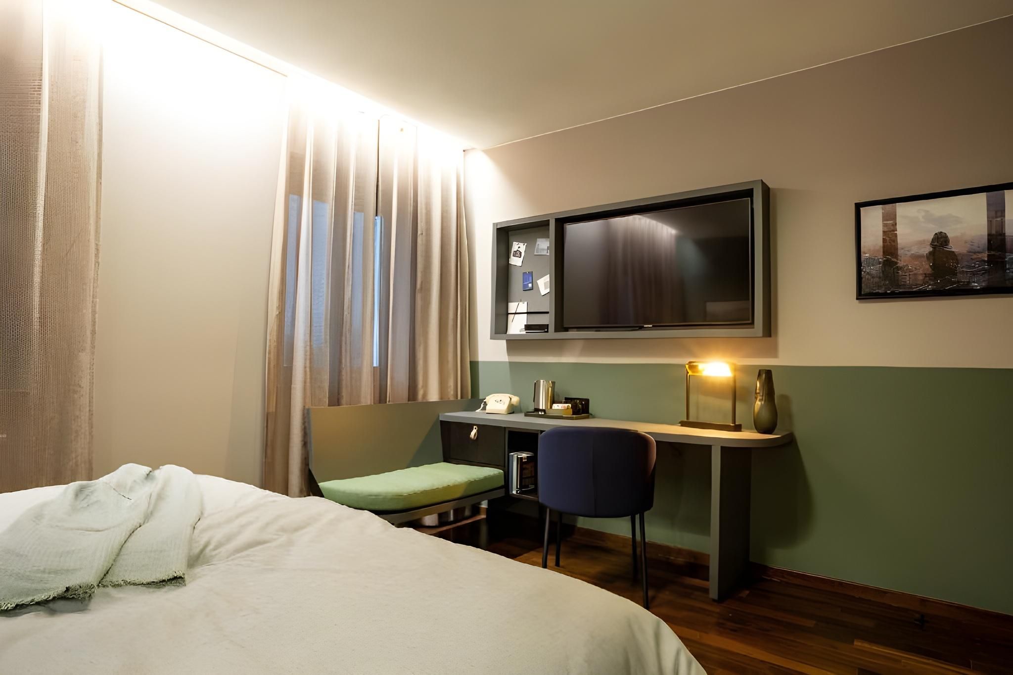 undefined The Circus Hotel 9