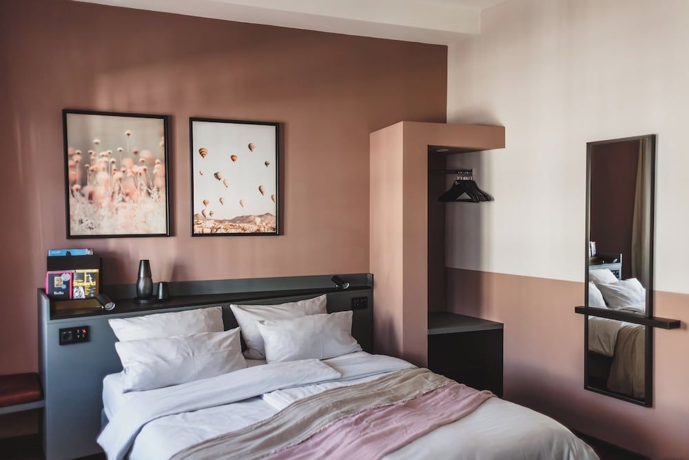 The Circus Hotel Double Room with Queen size bed 4