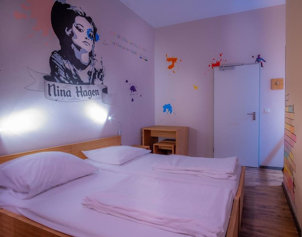 Sunflower Hostel Berlin Standard Double Room, 1 Queen Bed, Ensuite 3