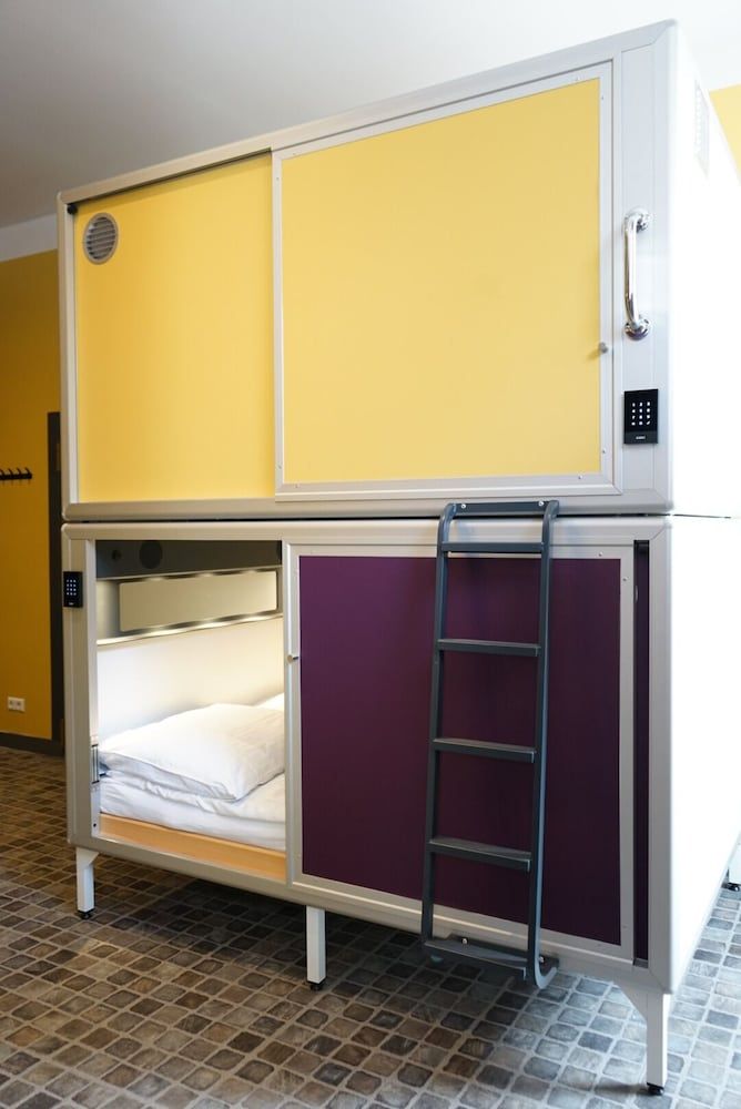 Sunflower Hostel Berlin King Size Capsule (for 2 people), with shared bathroom 7