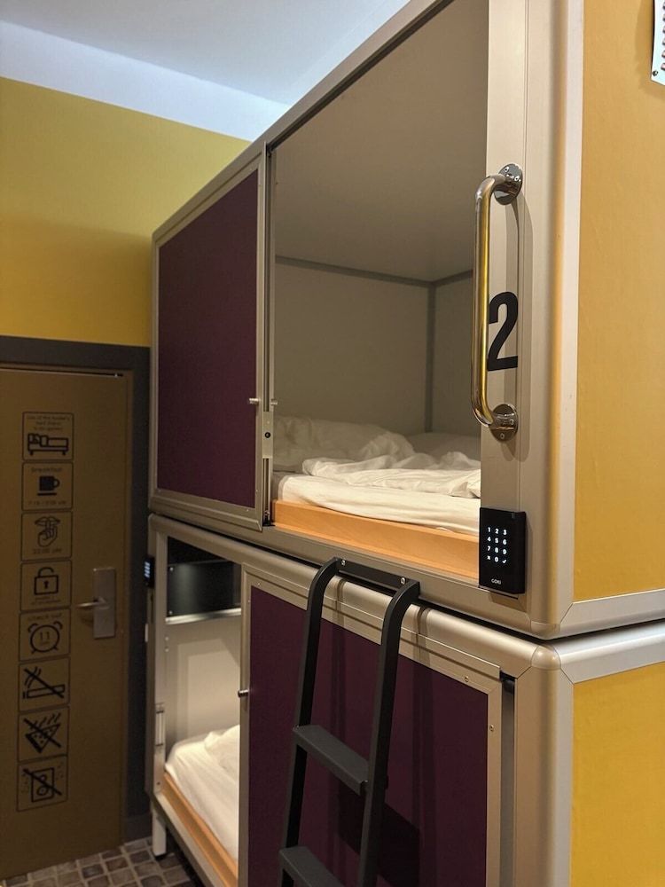 Sunflower Hostel Berlin King Size Capsule (for 2 people), with shared bathroom 6