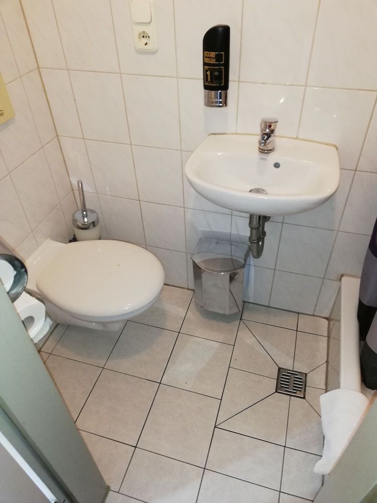 Angel Hotel Double Room 8