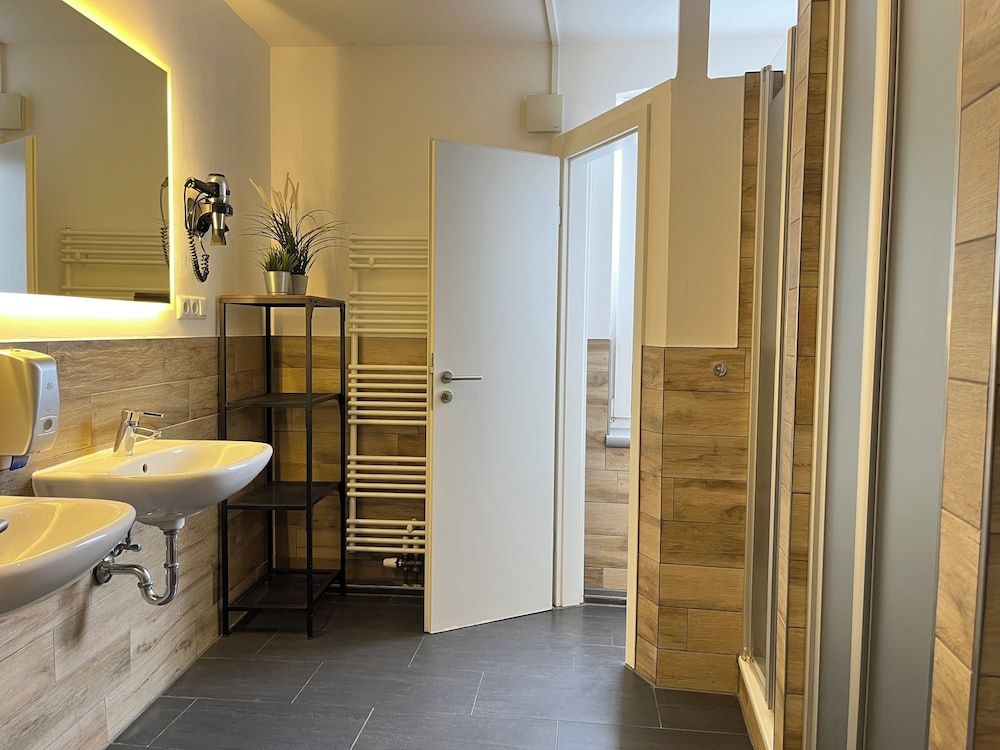 Blue Doors Hostel KTV Quadruple Room, Shared Bathroom 3