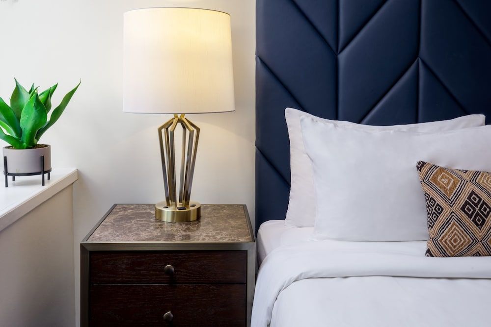 Hotel Indigo Boston Garden by IHG Standard Room, 1 King Bed, Roll-in Shower (Communications, Roll-In Shower) 6