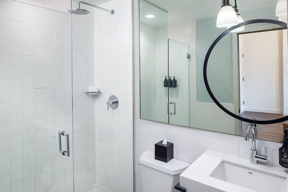 Hotel Indigo Boston Garden by IHG Standard Room, 1 King Bed, Roll-in Shower (Communications, Roll-In Shower) 5