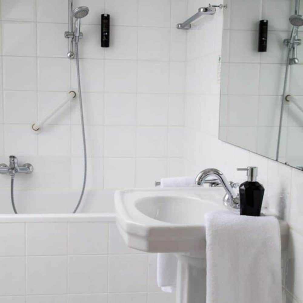 rugs HOTEL Köln Standard Double Room 5