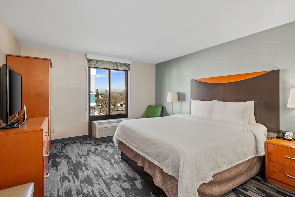 Standard Room, 1 King Bed