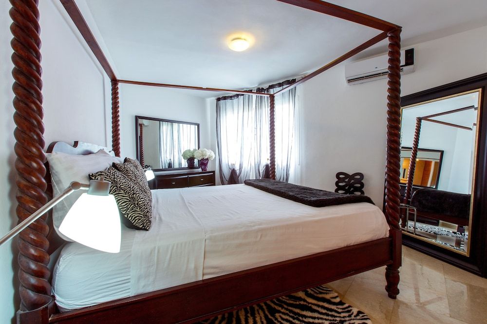Deluxe Condo, 2 Bedrooms, Ocean View, Beachfront